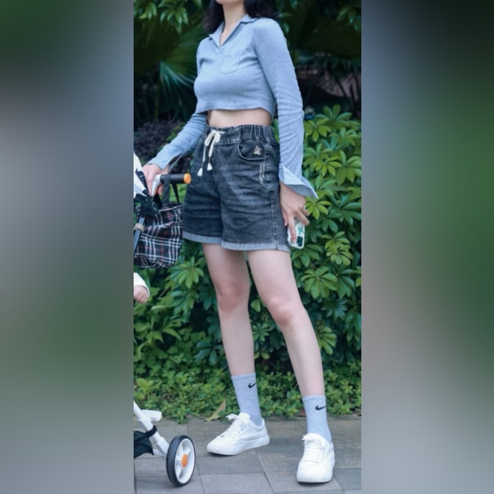 Women stretch black jeans shorts 28W‎